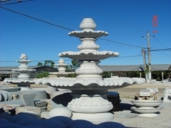 buitenmuur water granieten fonteinen